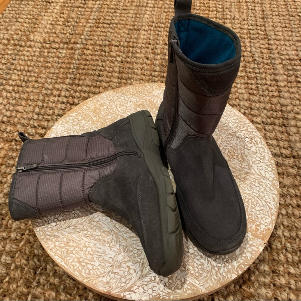 Women’s Lands’ End All Weather Gray Suede Quilted Winter Boots 11